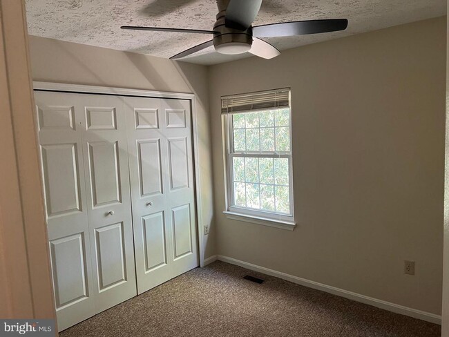 Building Photo - 6638 Antelope Ct