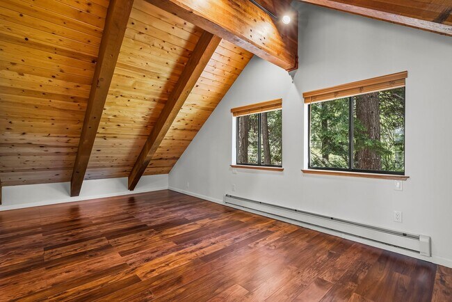 Building Photo - Remodeled Mountain Style Home