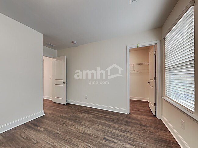 Building Photo - 334 Azore Way