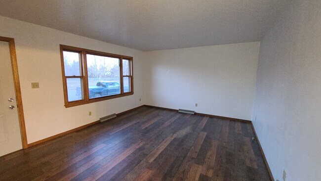 Building Photo - 145 8th Ave E