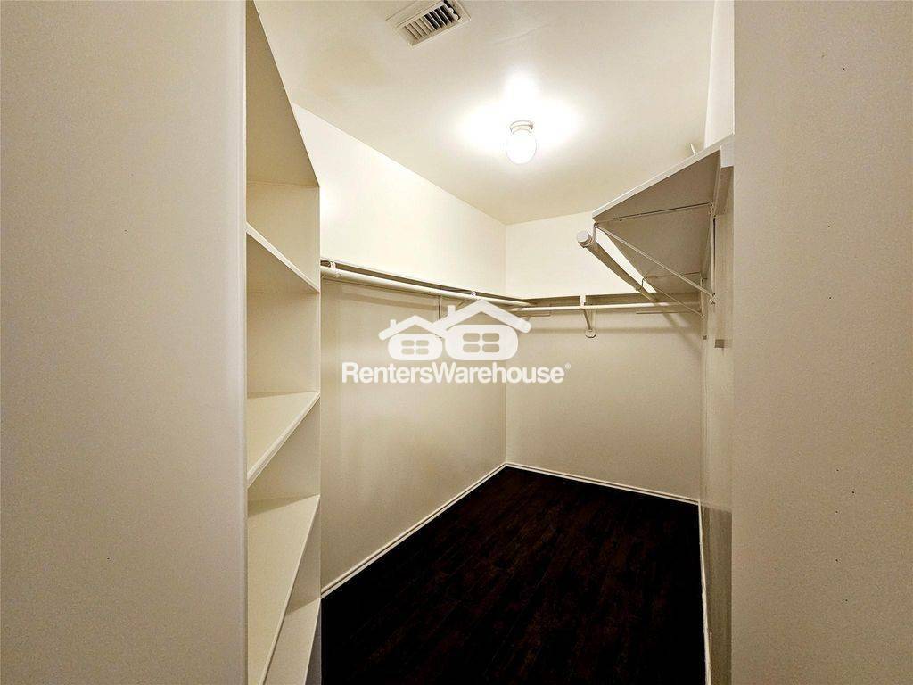 Building Photo - 8039 Ellinger Ln