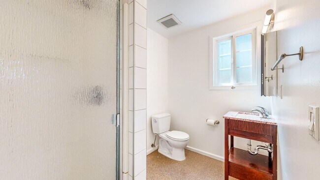 Building Photo - Beautiful 2 Bedroom 2 Bathroom Single Fami...