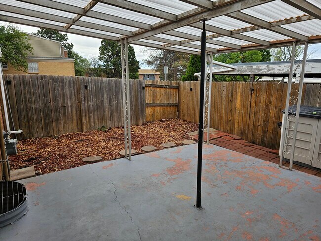 Building Photo - 1162 Cree Dr