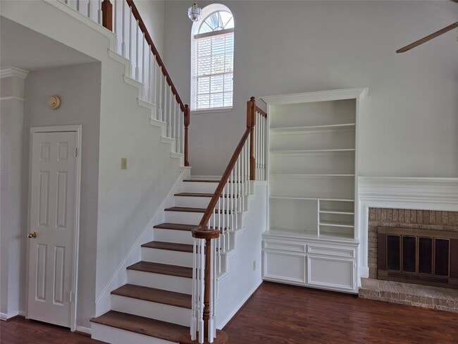 Building Photo - 17403 Canyon Knoll Dr