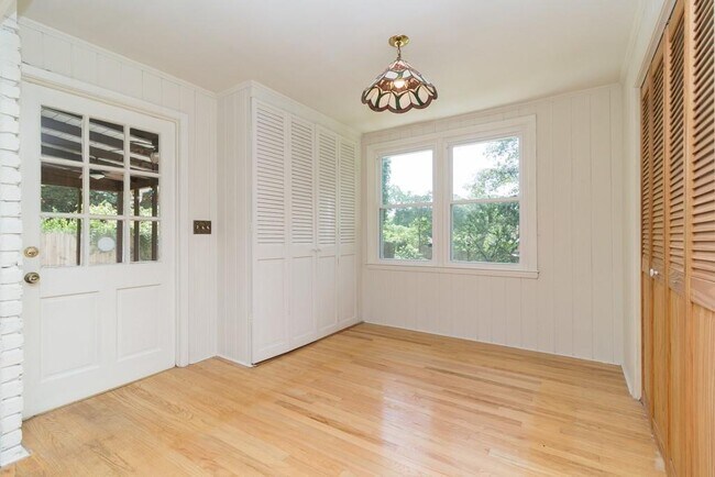 Building Photo - 2118 Allaire Ln NE