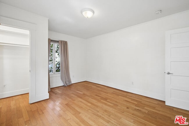 Building Photo - 2515 Elsinore St