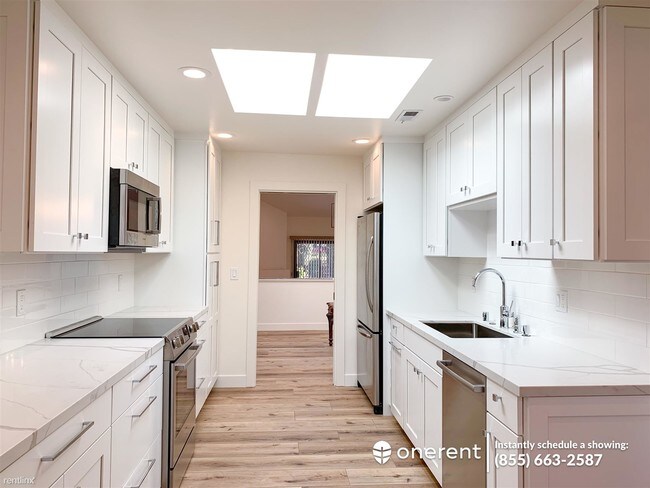 Building Photo - 3 br, 2 bath Condo - 2490 Golf Links Cir -
