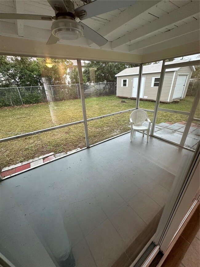 Building Photo - 318 Tarpon Dr