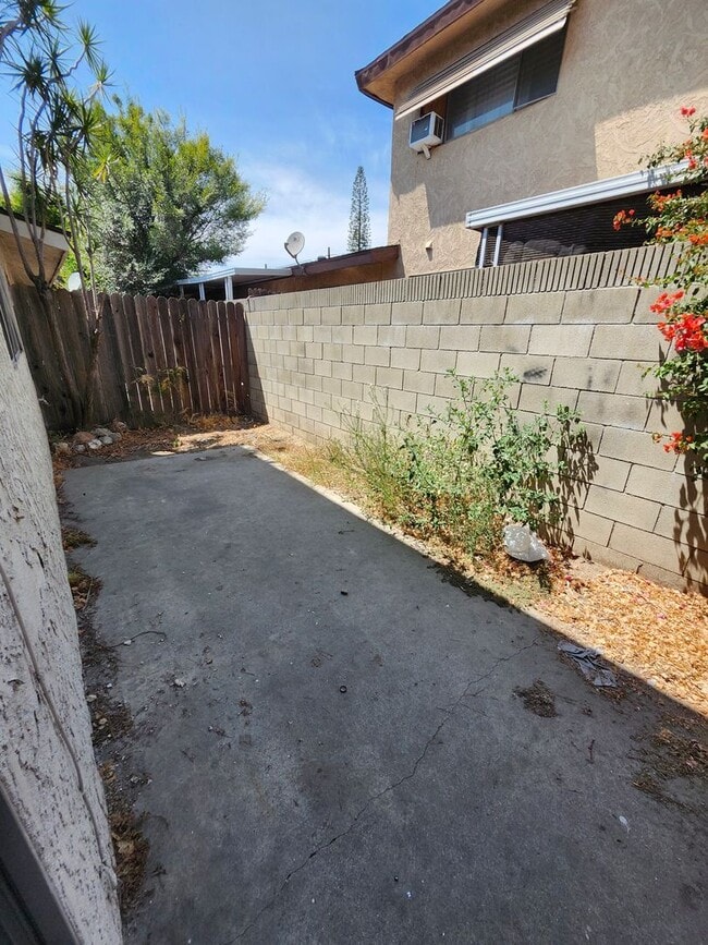 Building Photo - 438 Silverwood Ave