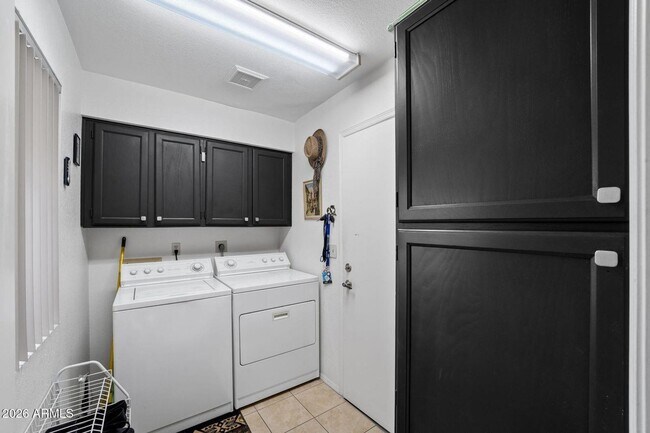 Building Photo - Discover comfortable living in this long term furnished or unfurnished home in Leisure World a 45...