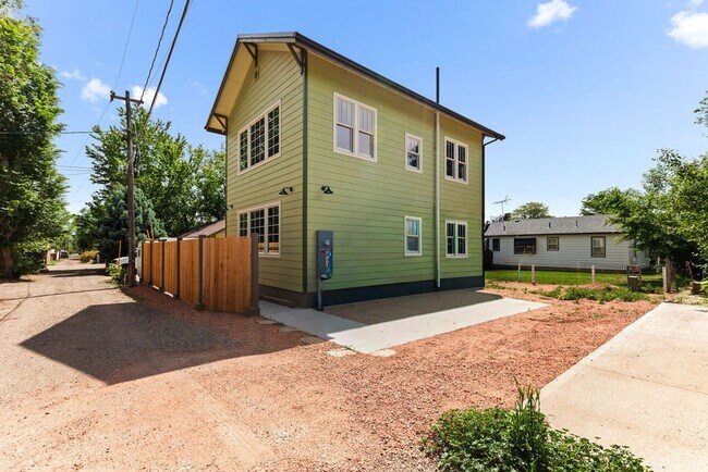 Building Photo - Beautiful 2 Bedroom 2 Bathroom Near Down Town Loveland