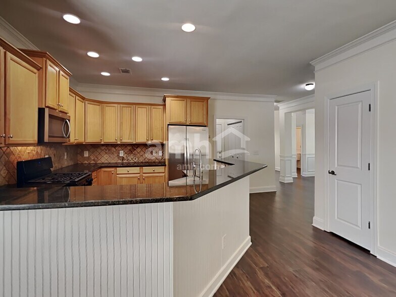 Building Photo - 263 Royal Cres Terrace