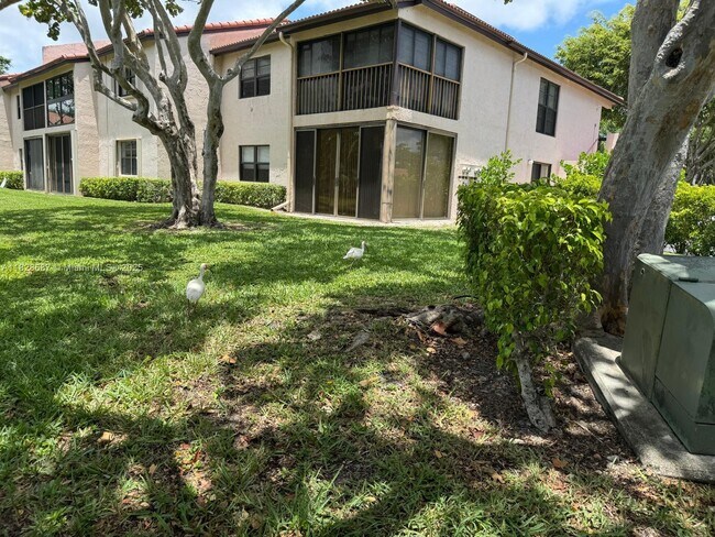Building Photo - 9293 Vista Del Lago
