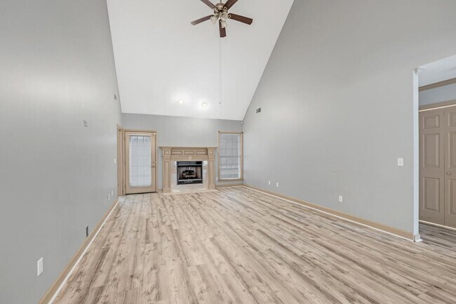 Building Photo - 2075 Igou Crossing Dr