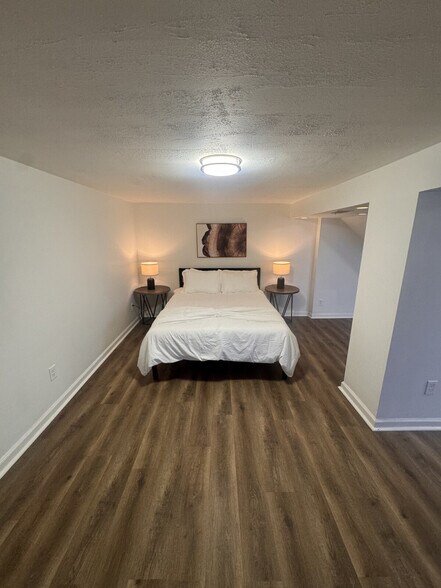 Building Photo - 5765 Heritage-SI ID1472906P