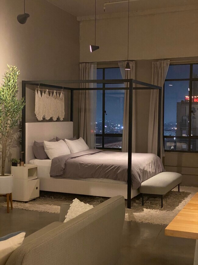 Building Photo - 849 S Broadway