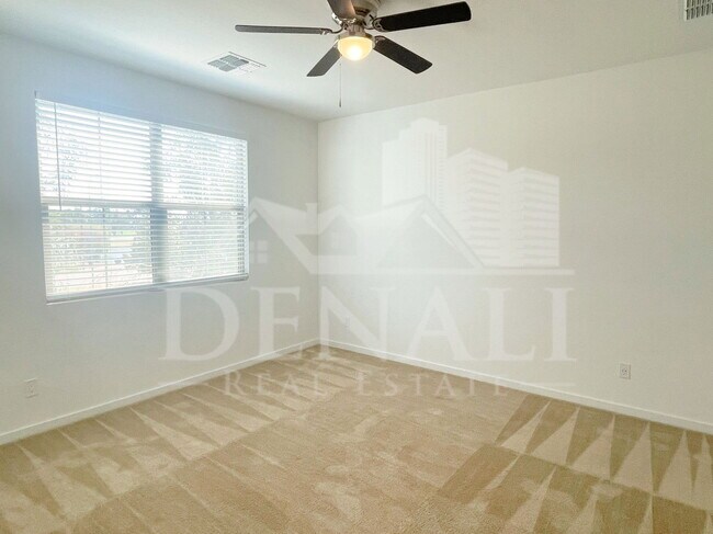 Building Photo - 1365 W Bluejay Dr