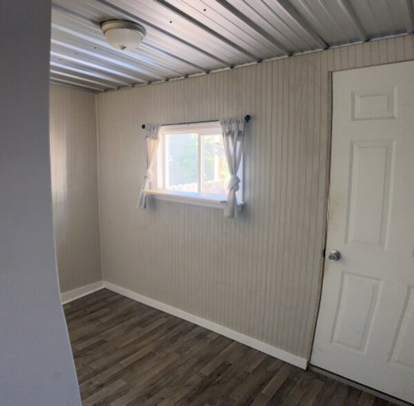 Building Photo - 213 Fite Ave E