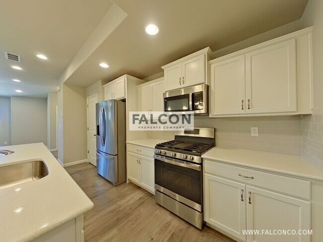 Building Photo - 876 Petra Heights