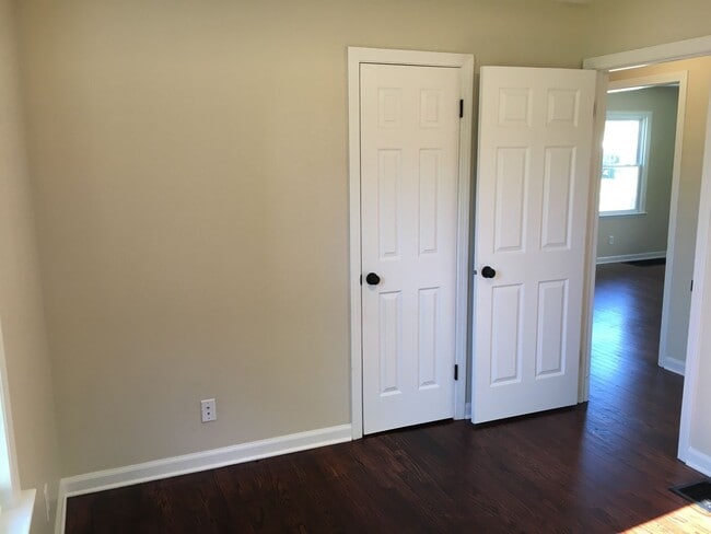 Building Photo - **2-BEDROOM HOME IN NORTH COLUMBUS!!**