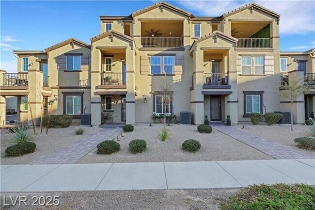 Building Photo - Modern 4-Bed Townhouse in Henderson
