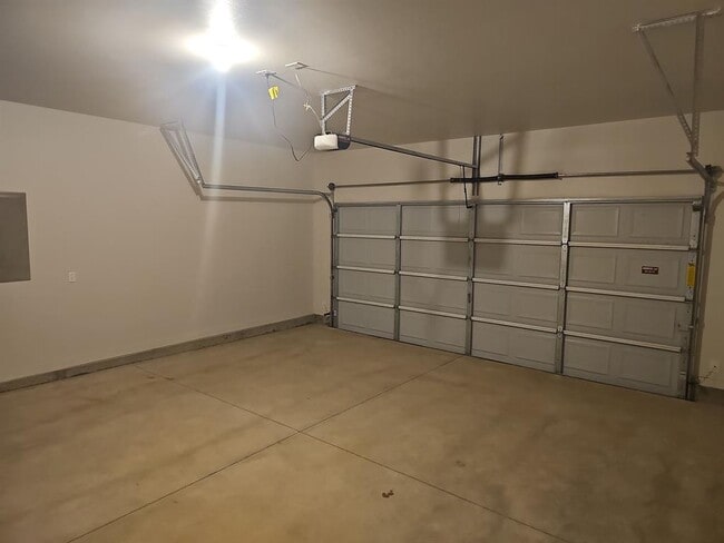 Building Photo - 812 Stella Trl