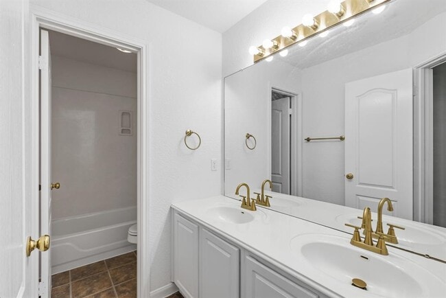 Building Photo - 11316 Cedarcliffe Dr