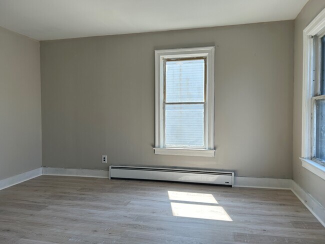 Building Photo - 114 S Melcher St