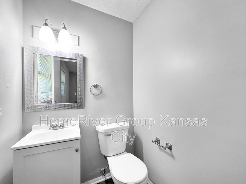 Building Photo - 8724 E 96th St