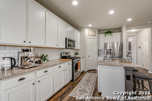 Building Photo - 8527 Straight Oaks