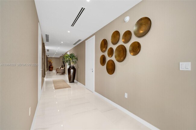 Building Photo - 300 Biscayne Blvd Way