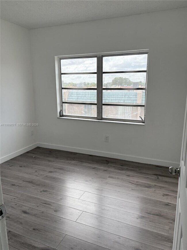 Building Photo - 3675 W 11th Ave