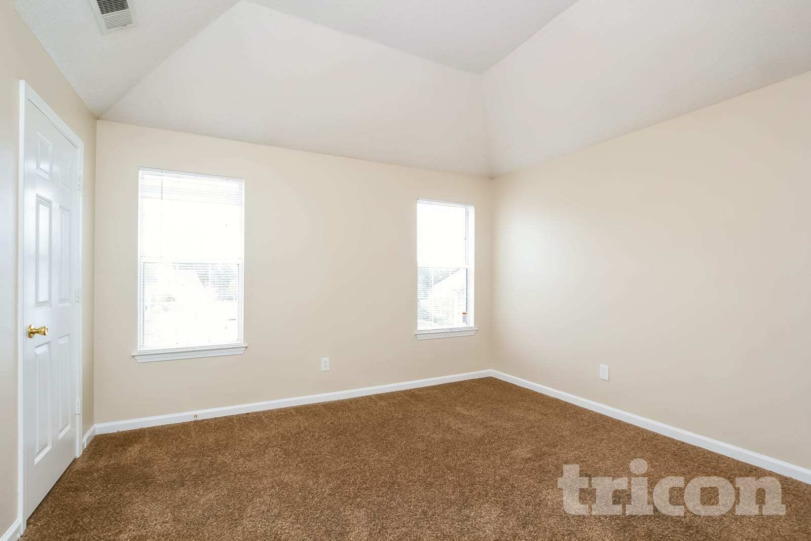 Building Photo - 3546 Riverview Club Dr