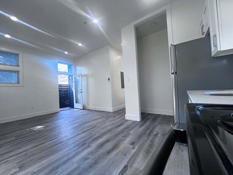 Building Photo - 720 37th St