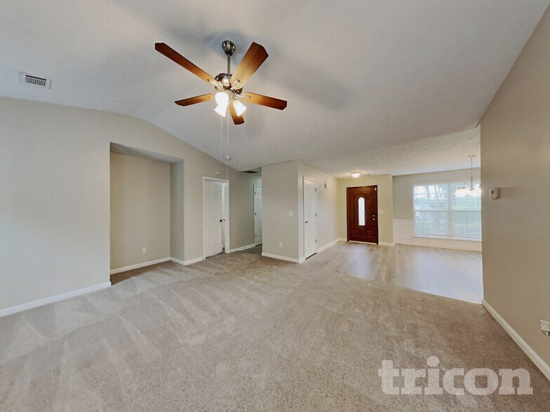 Building Photo - 1049 Octavia Ct