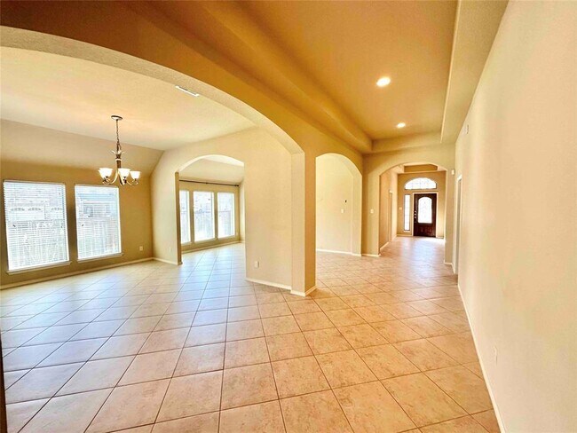 Building Photo - 1801 Tall Chief