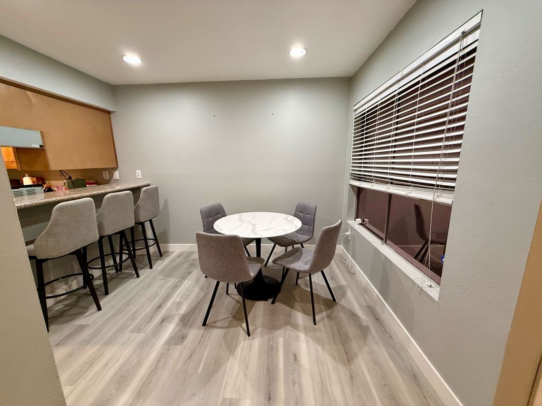 Building Photo - 2891 Canyon Crest Dr