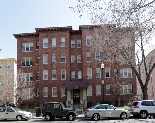 Building Photo - The Traymore