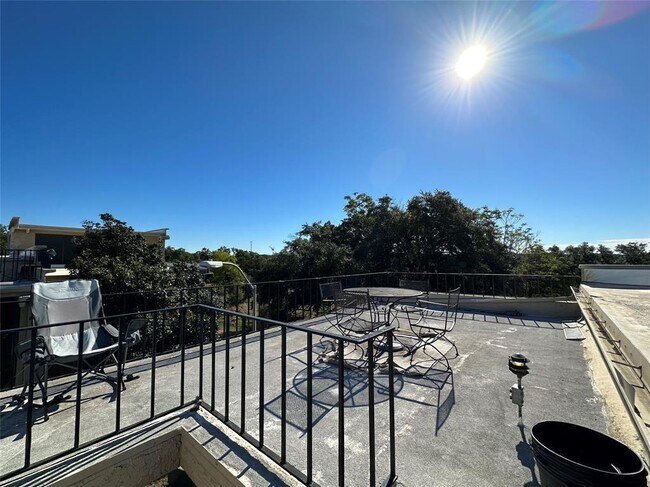 Building Photo - 5804 Circulo Dr