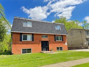 Building Photo - 1803 Cromwell Dr