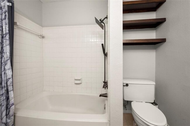 Building Photo - 6652 Montauk Dr