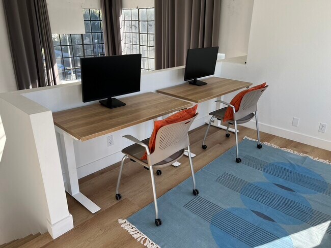 Building Photo - 2584 S Centinela Ave