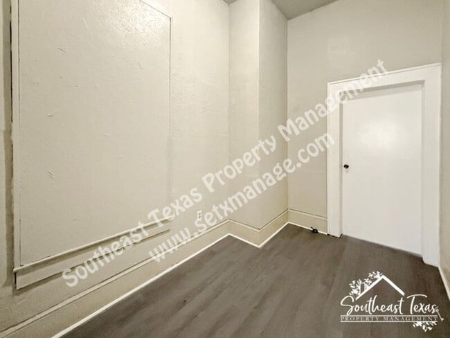Building Photo - 1709 Mcfaddin Ave