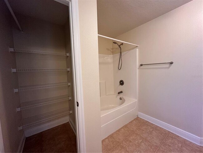 Building Photo - 402 Edith Dr