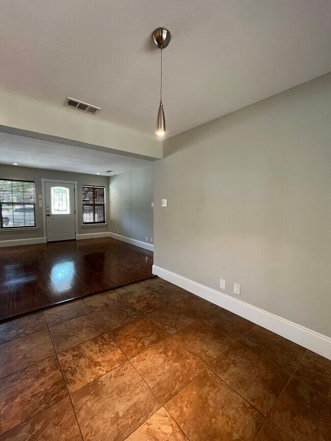 Building Photo - 1313 Casa Vale Dr