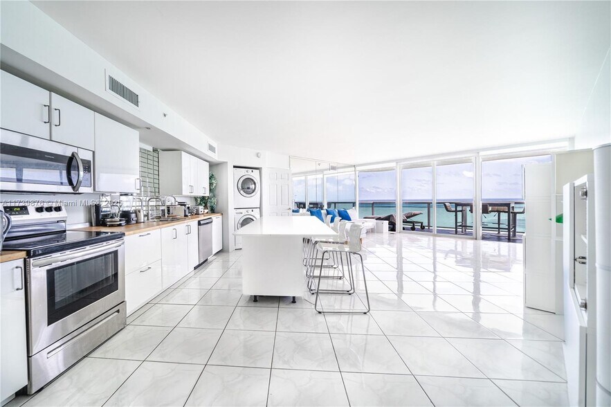Building Photo - 6301 Collins Ave