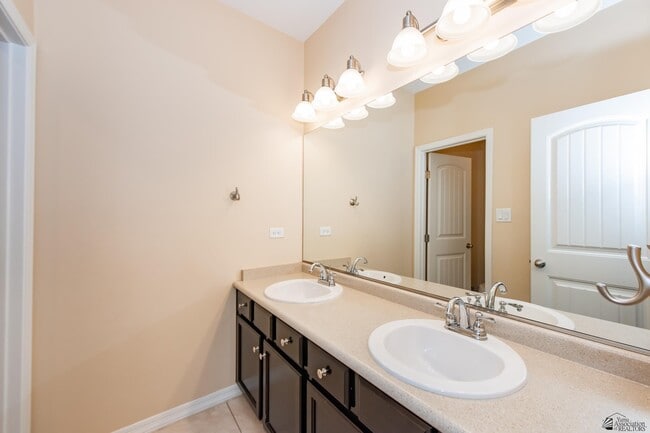 Building Photo - 6715 E 35th Rd