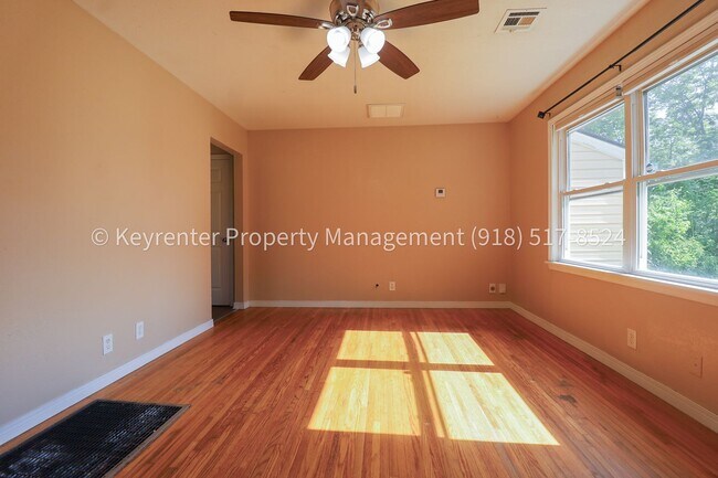 Building Photo - 2 Bed 1 Bath Tulsa - Move-in Ready!