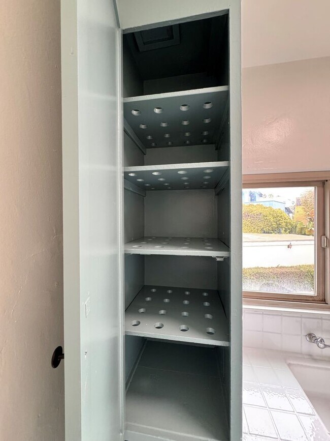 Building Photo - Remodeled Pierpont Beach Apartment