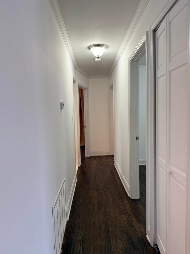 Building Photo - 541 E Bennett Ave